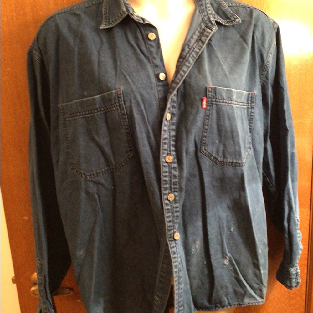 XL 90s distressed navy blue Levi’s Jean shirt